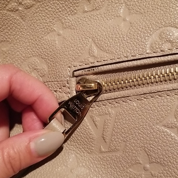 Authentic Louis Vuitton empreinte Bastille - Picture 4 of 10